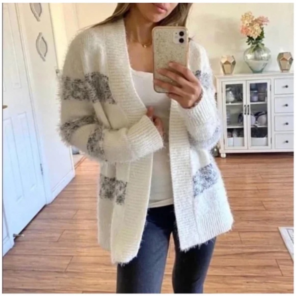 🪞 zara fuzzy knit textured long sleeve cardigan open front sweater white multi